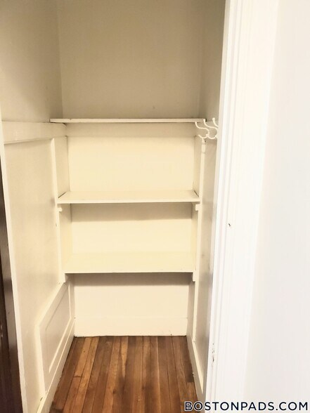 Building Photo - 53 Fellsway W