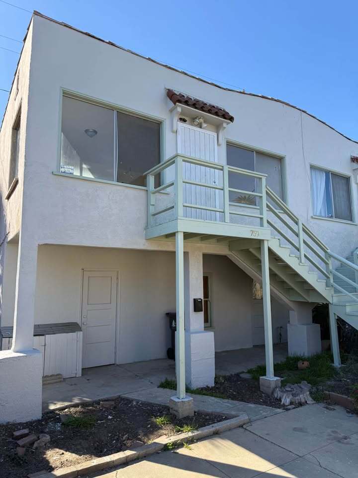 Building Photo - 761 Newport Ave