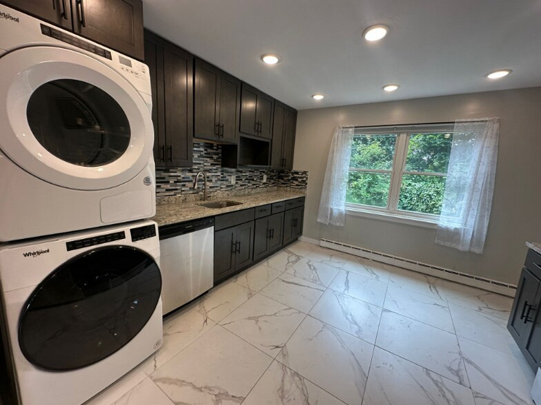 Primary Photo - 20 Sutton Pl