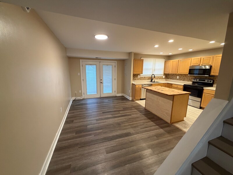 Building Photo - 10813 Daisy Ct