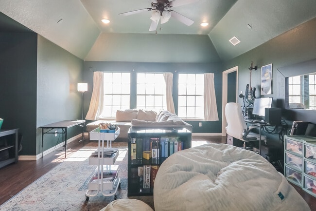 Building Photo - 4226 Meadowview Ln