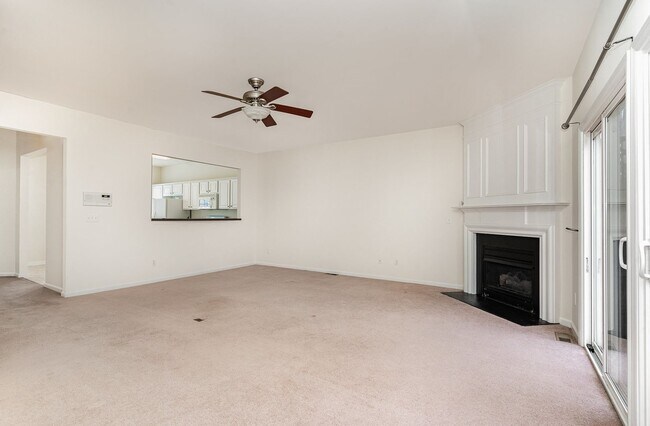 Building Photo - Spacious Townhome in Vibrant Breckenridge ...