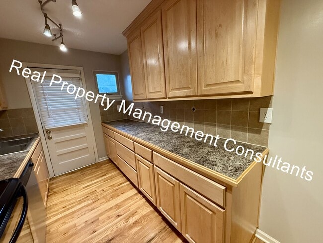 Building Photo - 1 Bedroom in Westport