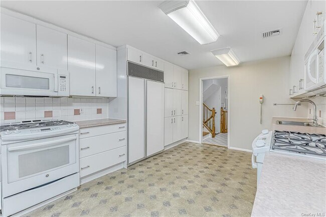 Building Photo - 9 Cloverdale Ln