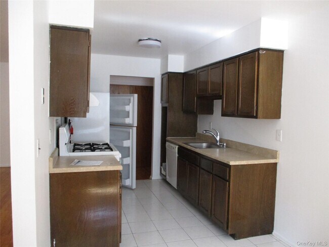 Building Photo - 7 E Lawrence Park Dr