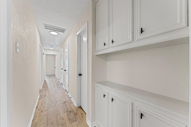 Building Photo - 27241 Wells Ln