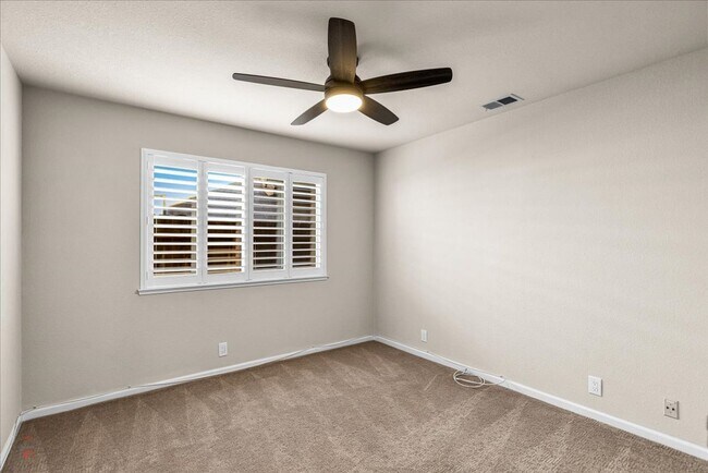 Building Photo - Lovely 3 Bedroom/2 Bath Home Located in Lodi Ca