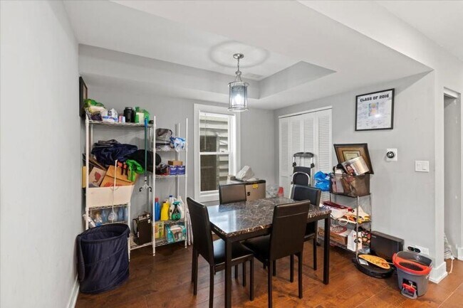 Building Photo - 3 bedroom in Chicago IL 60618