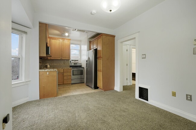 Building Photo - Starter Two Bedroom in Great Neighborhood - Low Deposit