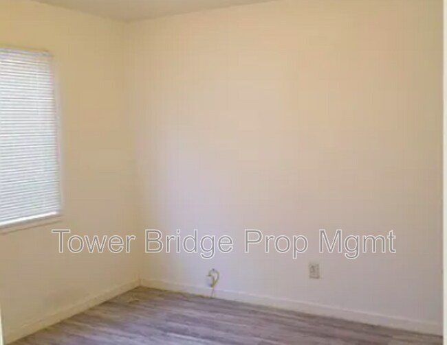 Building Photo - 2701 San Fernando Way