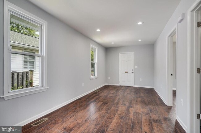 Building Photo - 3312 D St SE