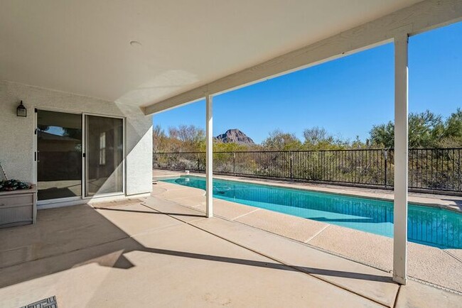 Building Photo - Your Private Oasis Awaits: Spacious 3-Bedr...