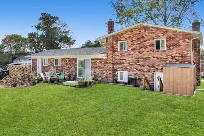 Building Photo - Charming Corner Lot Brick Home With 3-Bedr...
