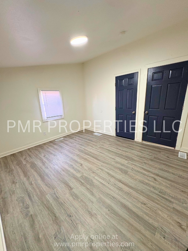 Building Photo - 2 Bedrooms/1 Bathroom House