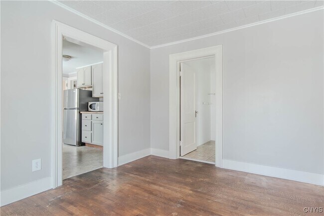 Building Photo - 325 Holcomb St