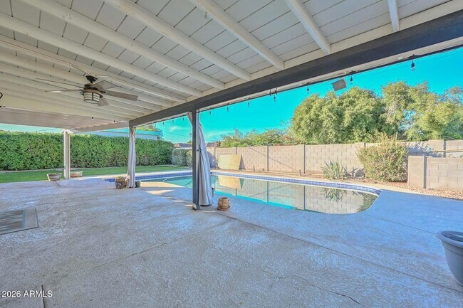 Building Photo - 6816 E Coronado Rd