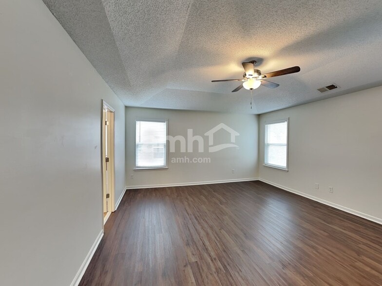 Building Photo - 2116 Maple Tree Ct