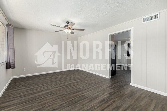 Building Photo - Convenient, Beautifully Updated Space Available Now!