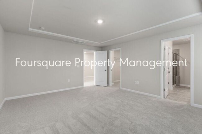 Building Photo - Spacious End-Unit Townhome with 2nd Floor Loft, Screened-In Porch & 2-Car Garage , High-Speed Int...