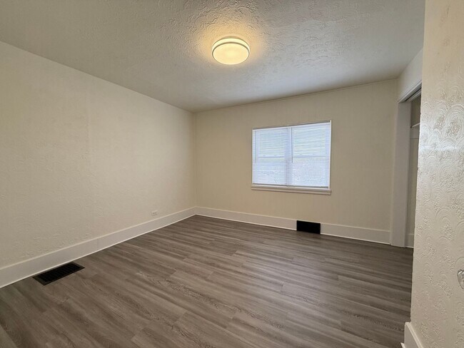 Building Photo - Updated 2BR townhouse with office now available!