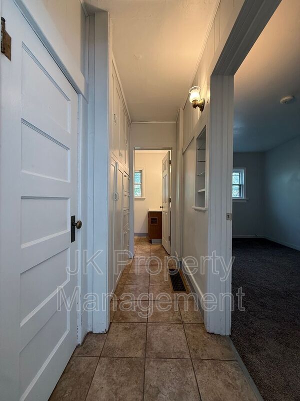 Building Photo - 511 33rd St N
