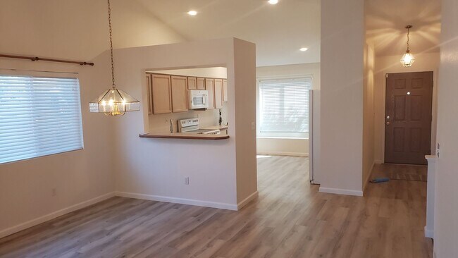 Building Photo - 3460 Bexley Dr
