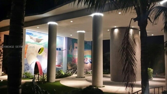 Building Photo - 460 NE 28th St