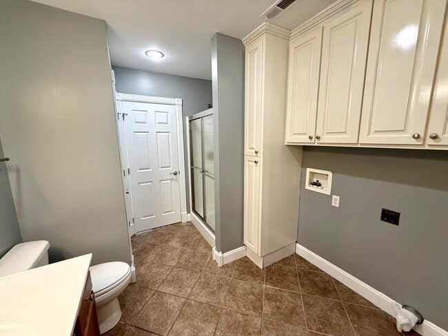 Building Photo - 98 Melrose Dr