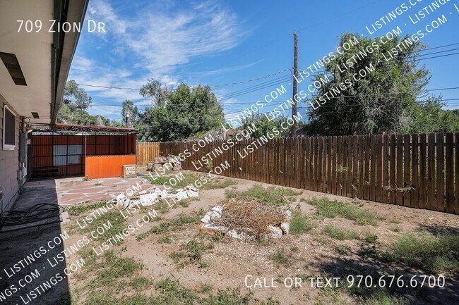 Building Photo - 709 Zion Dr