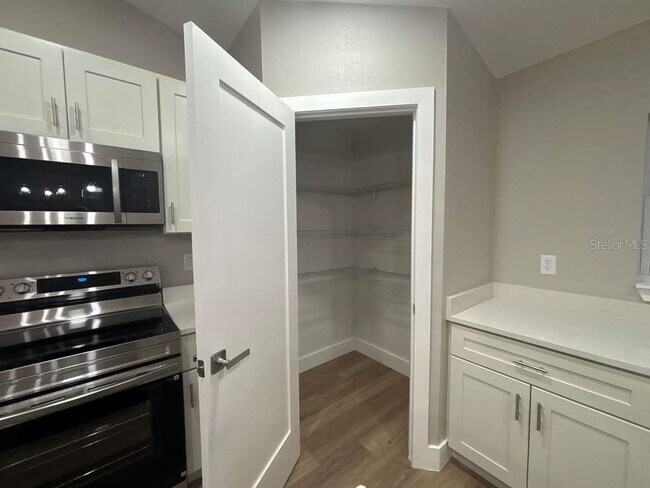 Building Photo - 1884 W Quaker Ln