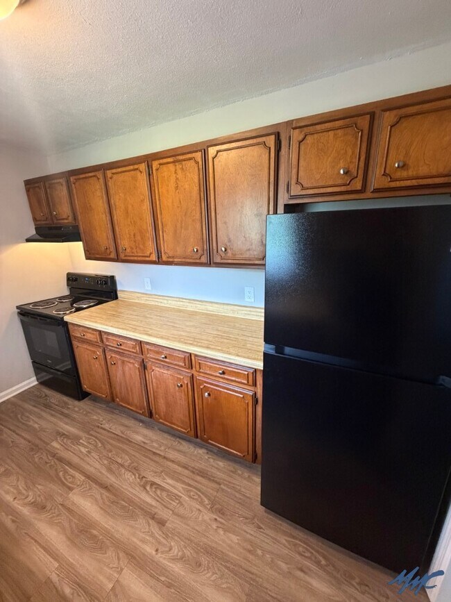 Building Photo - 2558 Oak Hill Dr