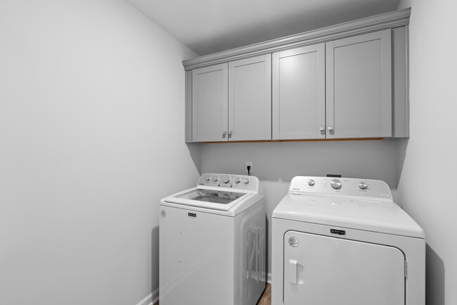 Building Photo - 837 Peony Ln