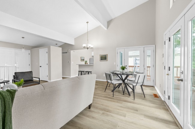 Building Photo - 907 Award Dr