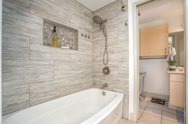 Building Photo - Beautiful Fully Furnished, 2 Bed, 1 1/2 Bath, Oceanview Condo with Pool