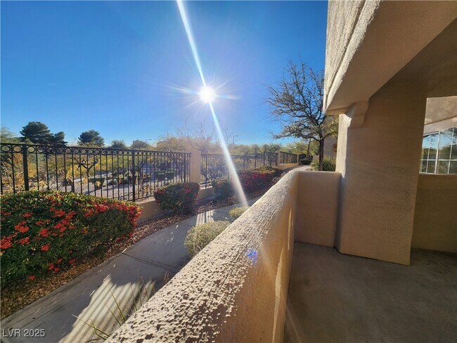 Building Photo - 1901 Villa Palms Ct