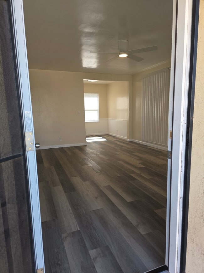 Building Photo - 15726 Halldale Ave