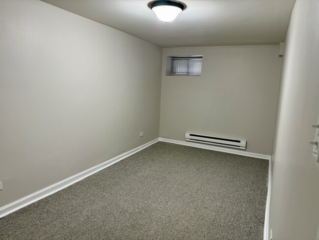 Building Photo - 4877 N Ashland Ave