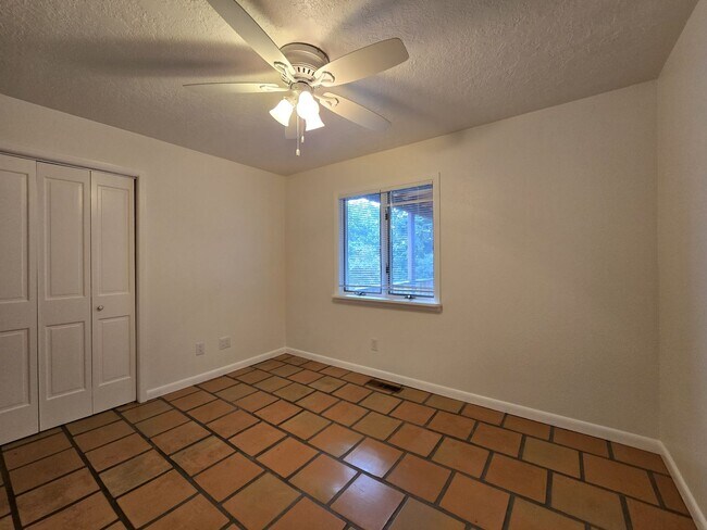 Building Photo - 295 Lomita St