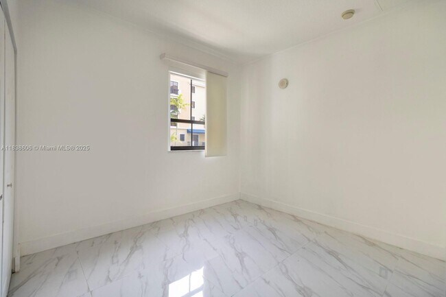 Building Photo - 8395 SW 73rd Ave