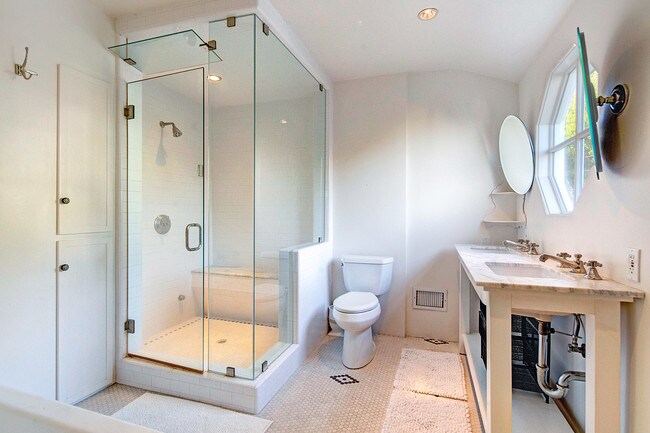 Building Photo - 1531 Marmont Ave