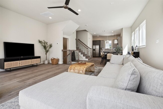 Building Photo - 137 Eastwood St