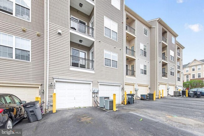 Building Photo - 15825 John Diskin Cir