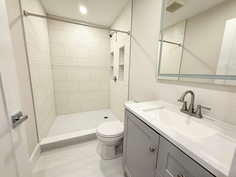 Building Photo - 32 Raven St