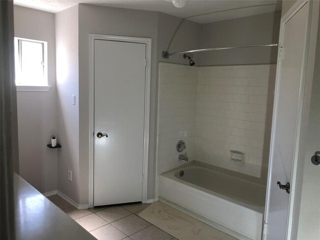Building Photo - 14714 Windfern Forest Dr