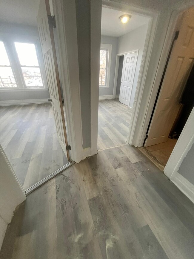 158 Maple Ave 3L - 161 Maple Ave