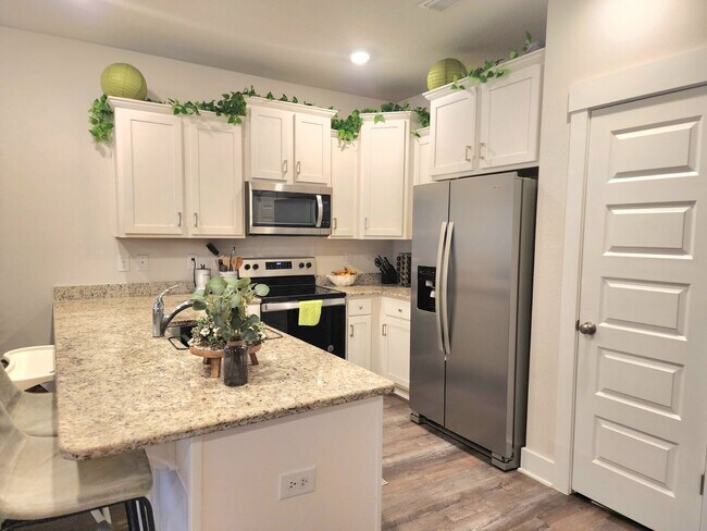 Building Photo - Discover this Stunning 3/2.5 Townhome w/ Pool and Dog Park!