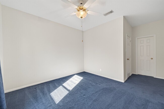 Building Photo - 8023 Oakwood Hollow St