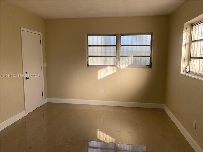 Building Photo - 1158 SW 11th Ave