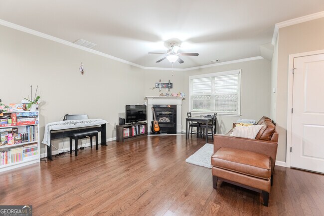 Building Photo - 801 Village Field Ct NW