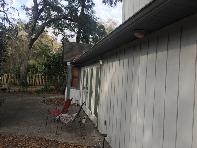 Building Photo - Beautifully Renovated Home in The Reserve!